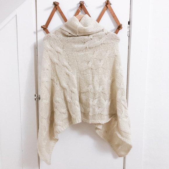 Cream Poncho - Picture 4 of 5